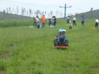 滑草設備廠家告訴我們滑草場安全要注意